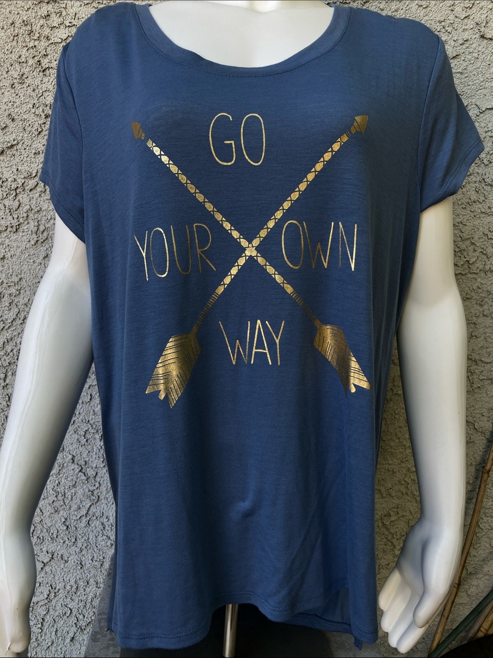 No Boundaries Navy Blue Short Sleeve Tee with Gold Arrow Graphic